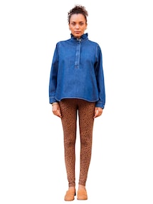 Umstands-Jeansbluse mit Volant-Stehkragen Mama-Tochter-Capsule