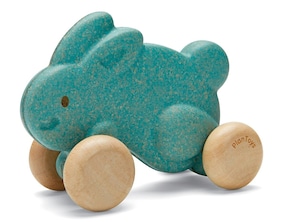 Hase auf Rädern blau