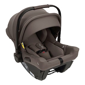 Babyschale PIPA urbn mit integrierter Isofix-Basis