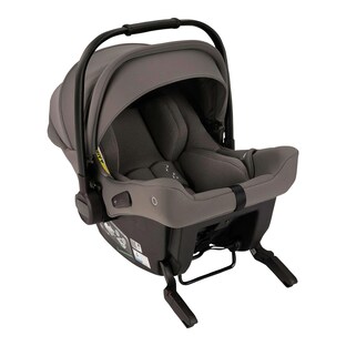 Babyschale PIPA urbn mit integrierter Isofix-Basis