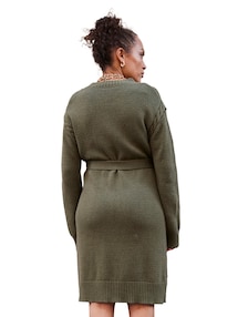 Umstands-Strickkleid mit Zopfmuster an den Ärmeln