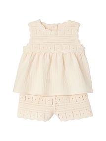 Baby-Set aus Top und Shorts mit Häkelspitze